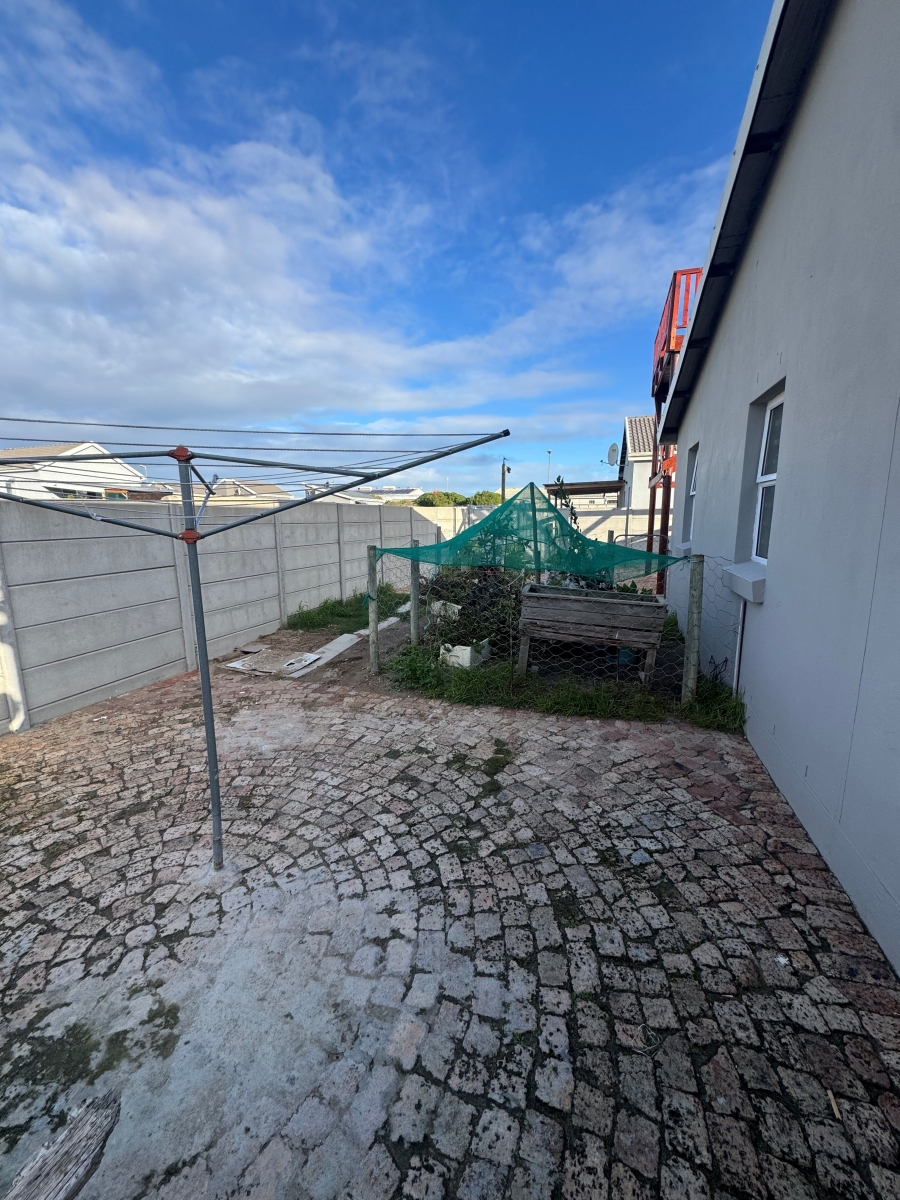 2 Bedroom Property for Sale in Gansbaai Central Western Cape